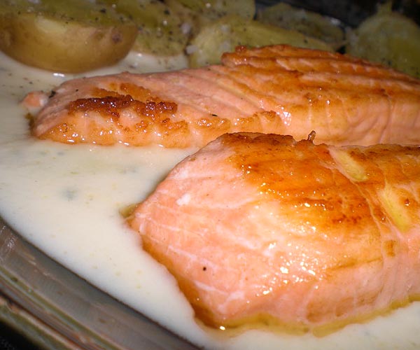 Salmon a la plancha en salsa Roquefort