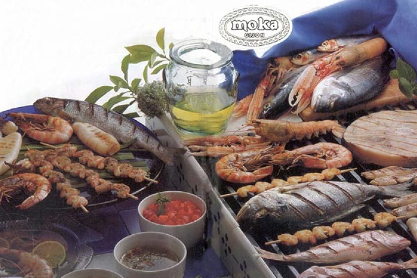 Parrillita de Brochetas surtidas de Pescados y Mariscos con tres salsas